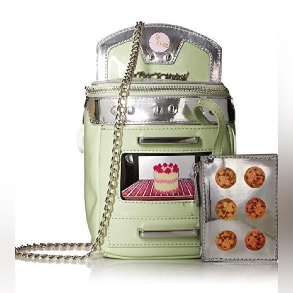 Betsey Johnson Kitsch Bake It Like Betsey Oven Crossbody Bag Limited Edition